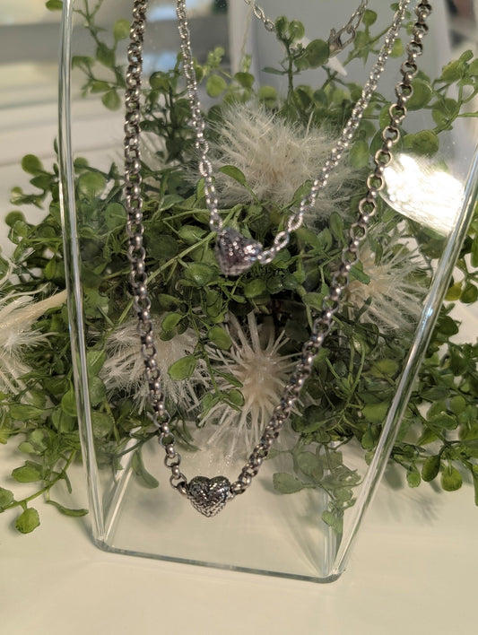 683141a372fd2b06bf9be0b8_small-stainless-steel-necklace-with-heart-charm_1749169641167.jpg
